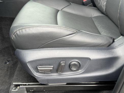 Used 2025 Toyota Tacoma Limited AWD/4WD image 26