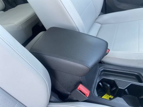 Used 2018 Volkswagen Tiguan SEL AWD/4WD image 32
