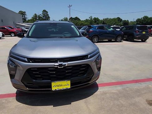 Used 2025 Chevrolet Trax ACTIV w/ Sunroof Package FWD image 3