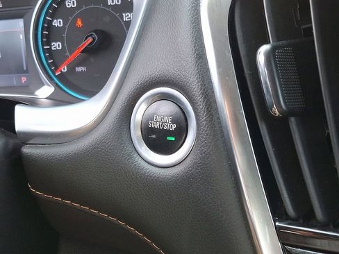 Used 2021 Chevrolet Traverse RS image 25