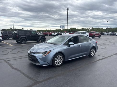 Used 2022 Toyota Corolla LE FWD image 4