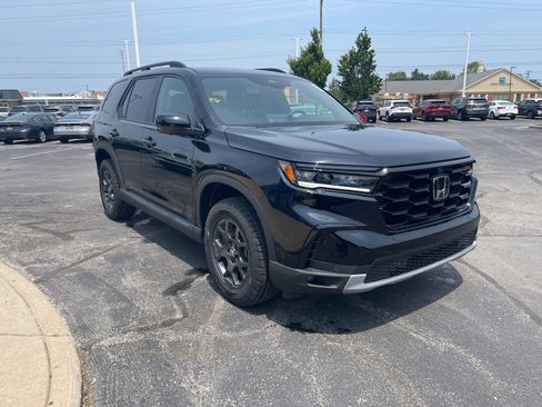 New 2025 Honda Pilot TrailSport image 4