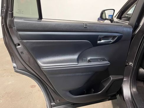 Used 2024 Toyota Highlander XLE AWD/4WD image 20