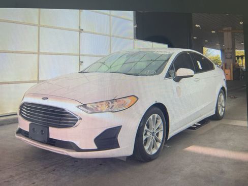 Used 2020 Ford Fusion SE image 17