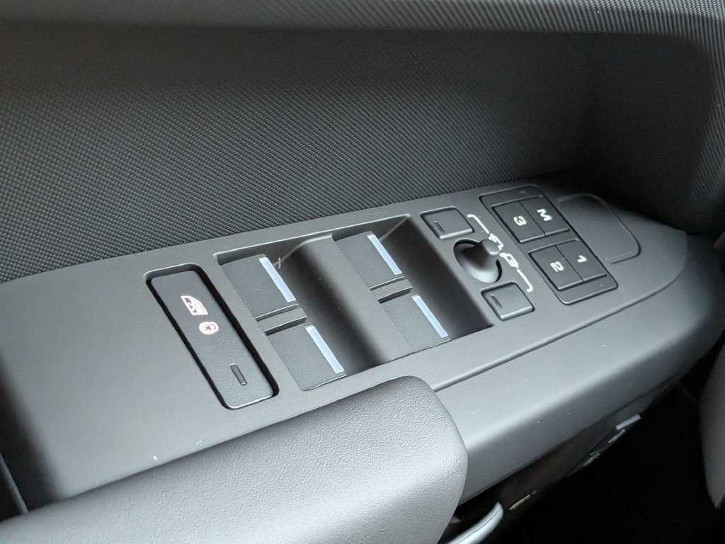New 2026 Land Rover Defender 110 X-Dynamic SE AWD/4WD image 24