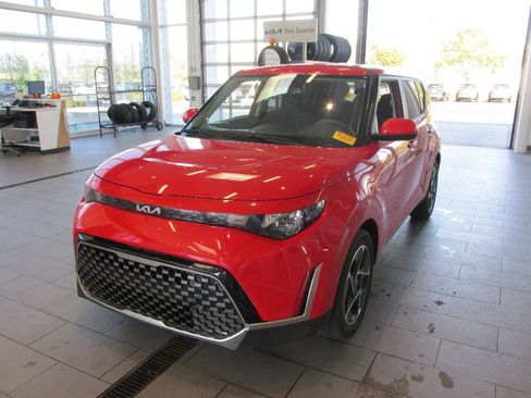Used 2025 Kia Soul EX image 3
