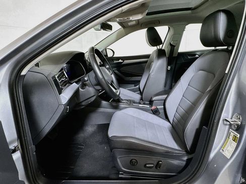 Used 2025 Volkswagen Jetta SE FWD image 18