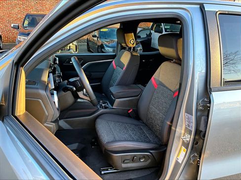 Used 2024 Chevrolet Colorado Z71 w/ Z71 Convenience Package 2 image 10