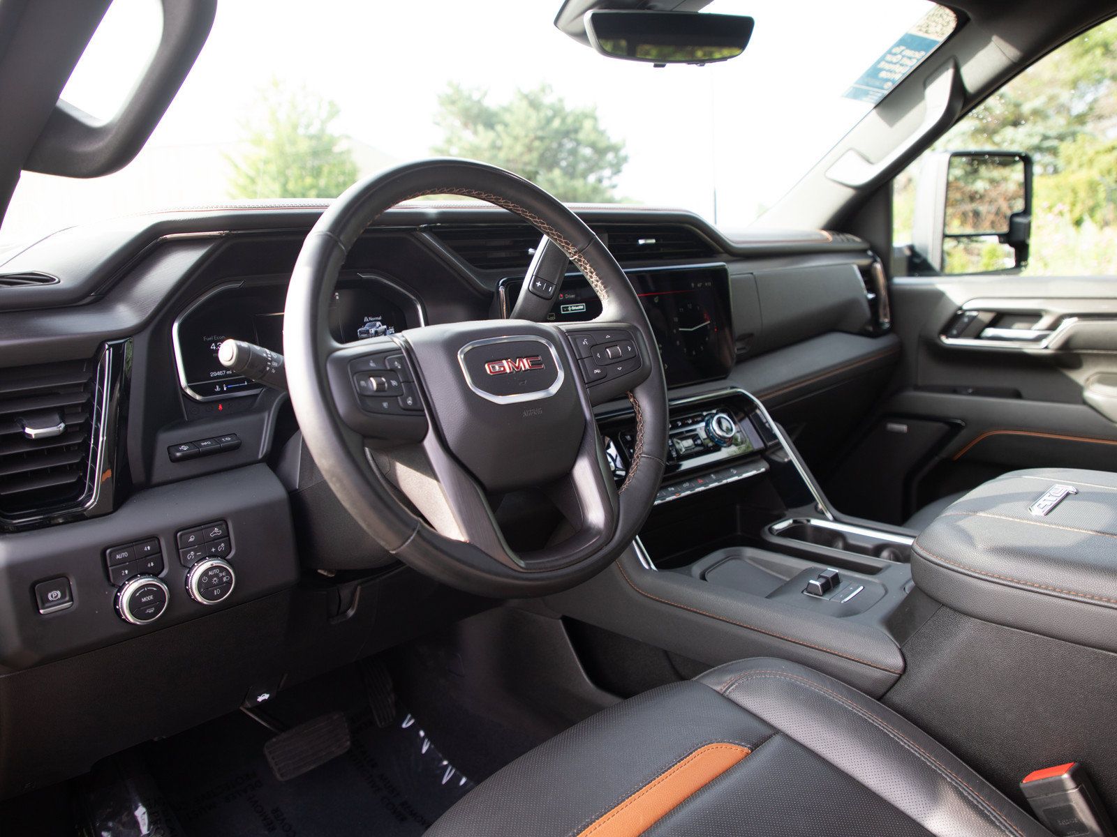 Used 2024 GMC Sierra 2500 AT4 w/ Technology Package AWD/4WD image 28