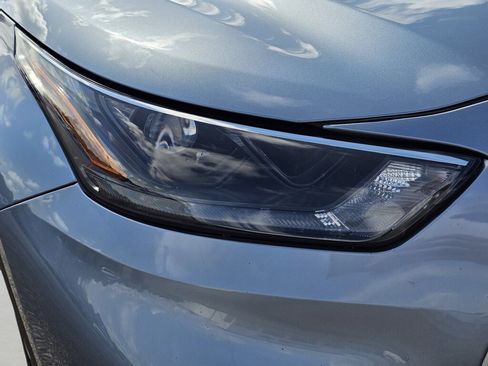 Used 2023 Toyota Highlander XLE FWD image 4