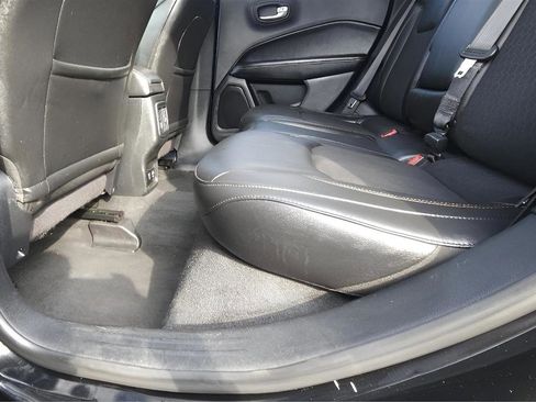 Used 2018 Jeep Compass Latitude w/ Popular Equipment Group AWD/4WD image 21