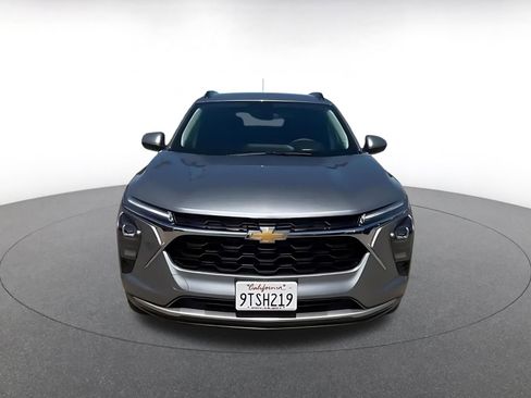 Used 2025 Chevrolet Trax LT image 4
