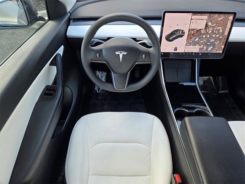 Used 2021 Tesla Model Y Long Range image 11