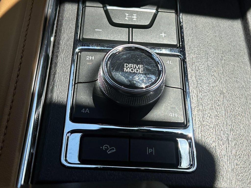 Used 2024 Ford Expedition Max Platinum AWD/4WD image 38