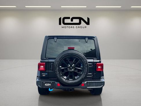 Used 2023 Jeep Wrangler Unlimited Sahara AWD/4WD image 8