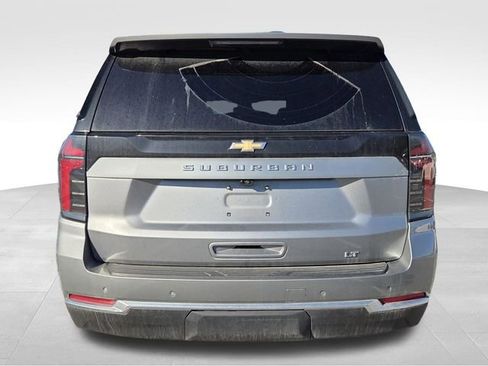 Used 2025 Chevrolet Suburban LT image 5