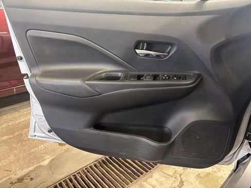 Used 2025 Nissan Versa SV image 18