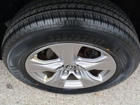 Used 2023 Toyota RAV4 XLE AWD/4WD image 22
