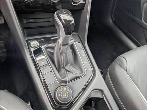 Used 2024 Volkswagen Taos SEL image 15