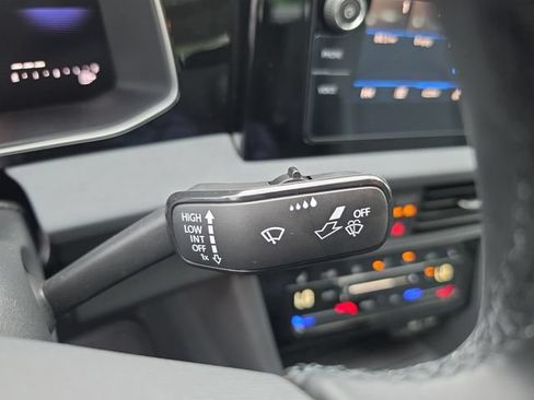 Used 2025 Volkswagen Jetta SE FWD image 22