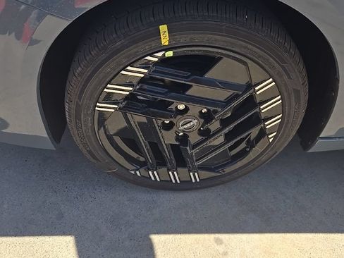 New 2026 Nissan Sentra SR w/ Floor Mat Package FWD image 4