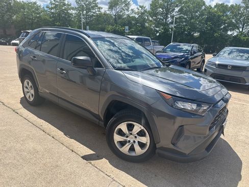 Used 2020 Toyota RAV4 LE FWD image 2