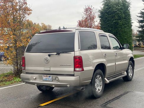 Used 2004 Cadillac Escalade Luxury image 6