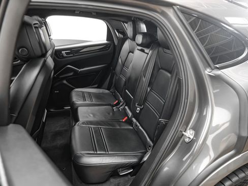 Used 2021 Porsche Cayenne Coupe AWD/4WD image 48