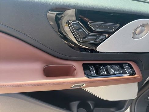 Used 2025 Lincoln Aviator Reserve w/ Equipment Group 201A AWD/4WD image 17