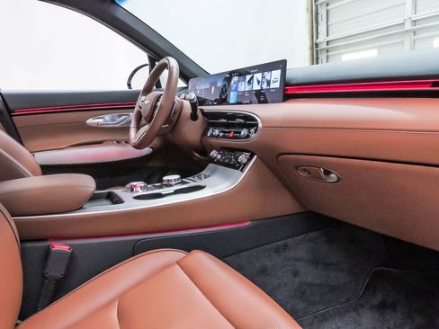Certified 2026 Genesis GV70 2.5T Advanced AWD/4WD image 13