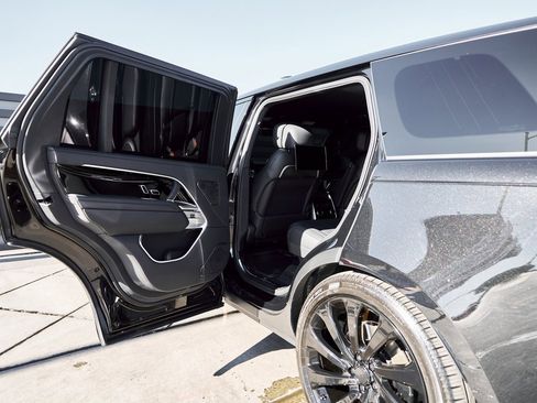 Used 2025 Land Rover Range Rover Long Wheelbase Autobiography image 26