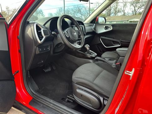 Used 2020 Kia Soul LX FWD image 13