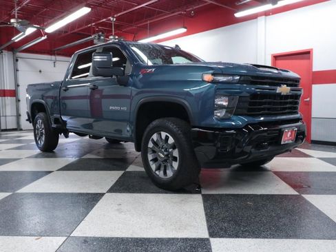 Used 2025 Chevrolet Silverado 2500 Custom w/ Custom Value Package AWD/4WD image 2