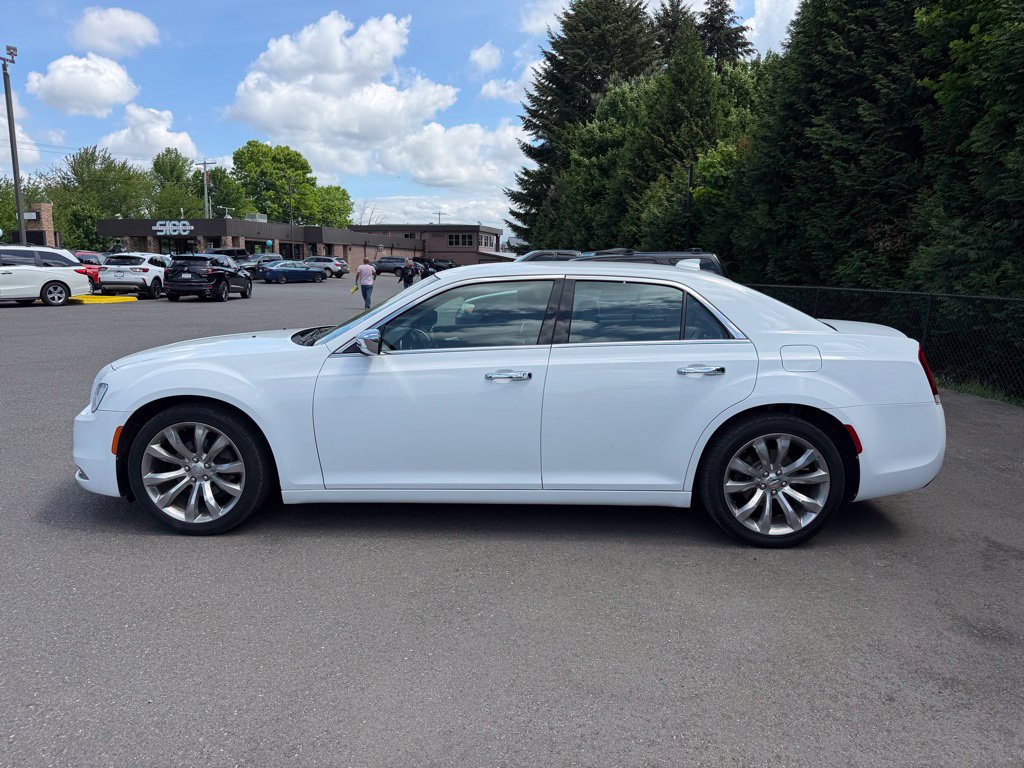 Used 2019 Chrysler 300 Limited RWD image 3