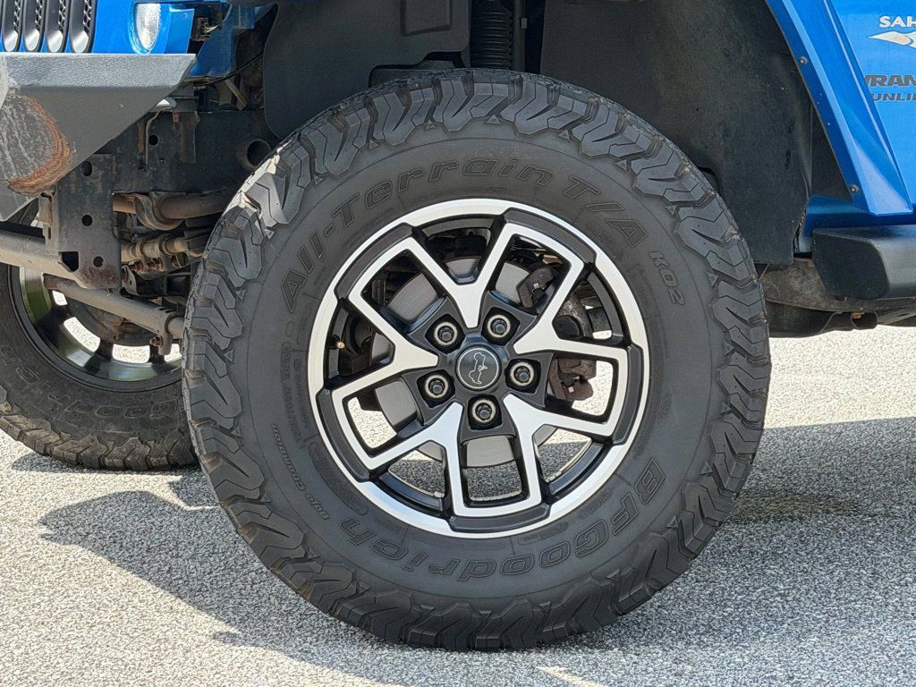 Used 2015 Jeep Wrangler Unlimited Sahara w/ Dual Top Group AWD/4WD image 10