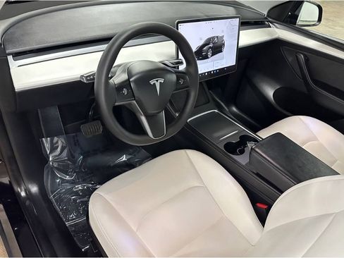 Used 2023 Tesla Model Y Long Range image 20
