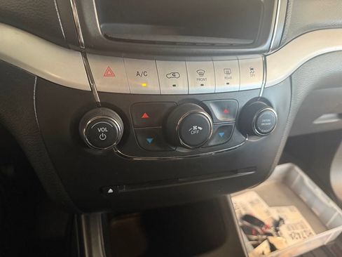 Used 2020 Dodge Journey SE w/ SE Popular Equipment Group FWD image 12
