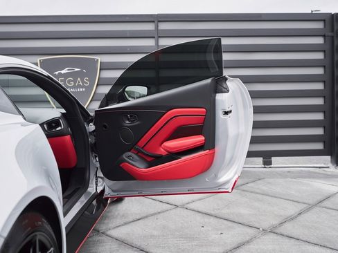 Used 2023 Aston Martin V12 Vantage image 29