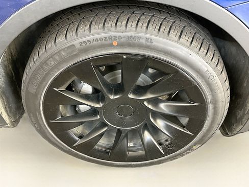 Used 2020 Tesla Model Y Long Range image 11