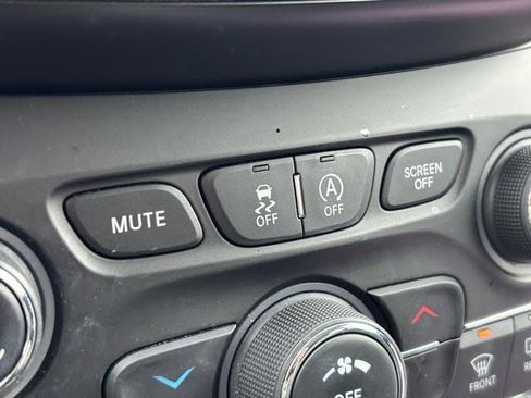 Used 2020 Jeep Cherokee Latitude Plus image 22