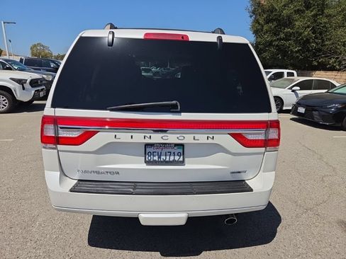 Used 2015 Lincoln Navigator 2WD image 4