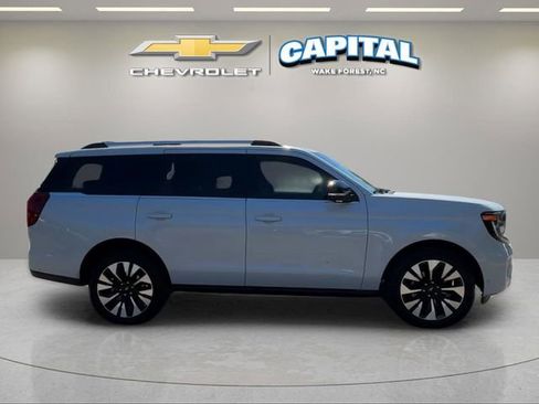 Used 2025 Ford Expedition Platinum w/ Driver's Package AWD/4WD image 6