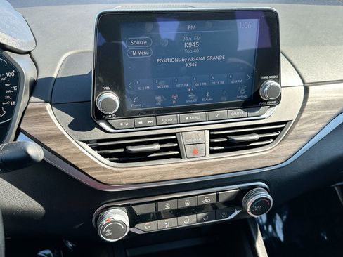 Used 2025 Nissan Altima 2.5 SV image 16