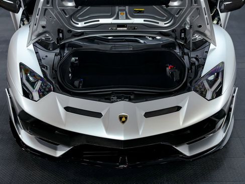 Used 2021 Lamborghini Aventador SVJ image 38