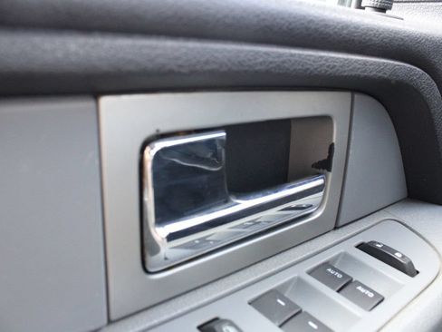 Used 2011 Ford F150 XLT AWD/4WD image 5
