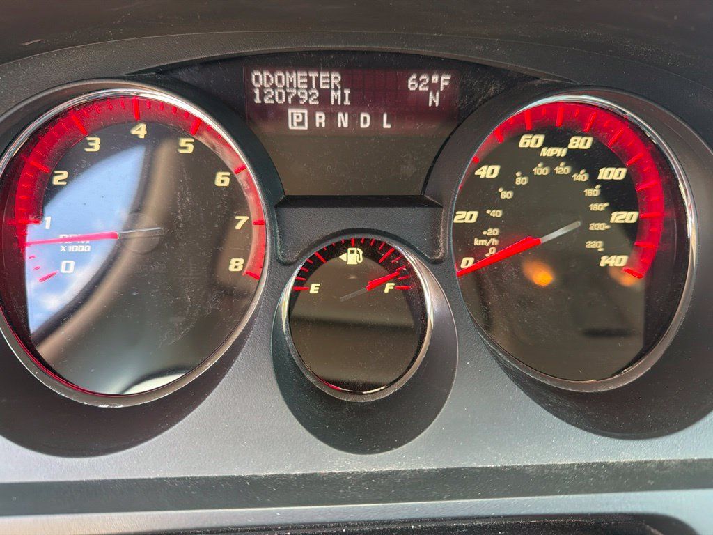 Used 2011 GMC Acadia SLT w/ LPO, 'HIT The Road' Package AWD/4WD image 5