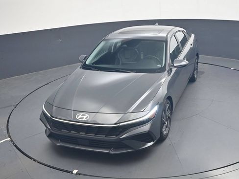 Used 2025 Hyundai Elantra Limited FWD image 23