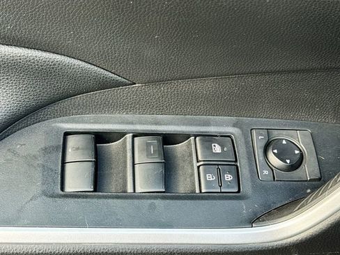 Used 2020 Toyota RAV4 LE image 18