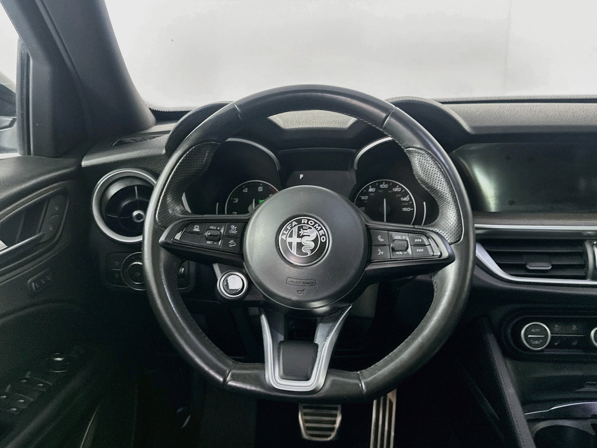 Used 2023 Alfa Romeo Stelvio Ti AWD/4WD image 18