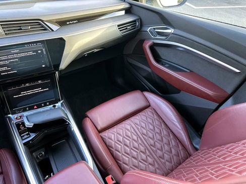 Used 2023 Audi e-tron S Premium Plus w/ Black Optic Package image 32